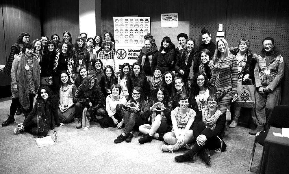 Foto grupal de las Mujeres Cannábicas en el I Encuentro
