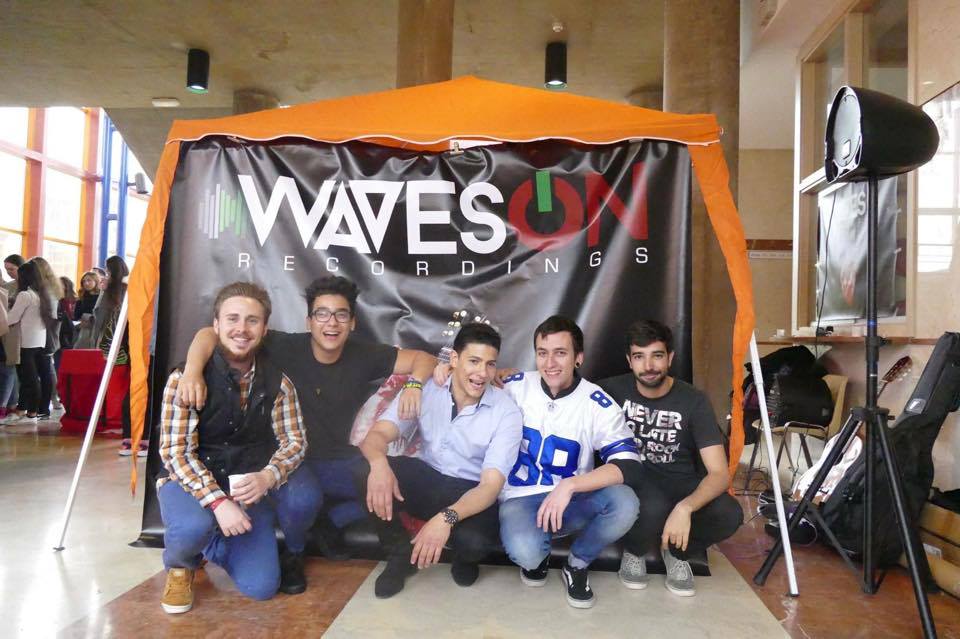 Equipo Waves On Records
