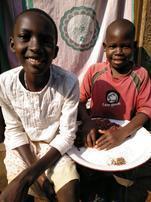 Camas para niños y niñas sin hogar de Uganda 