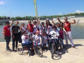 Jóvenes con cardiopatías caminando a Santiago