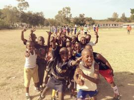 Dona por el Fútbol Femenino en Tanzania